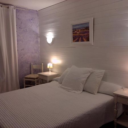 Hotel Chez Cécile Mornas Habitación foto